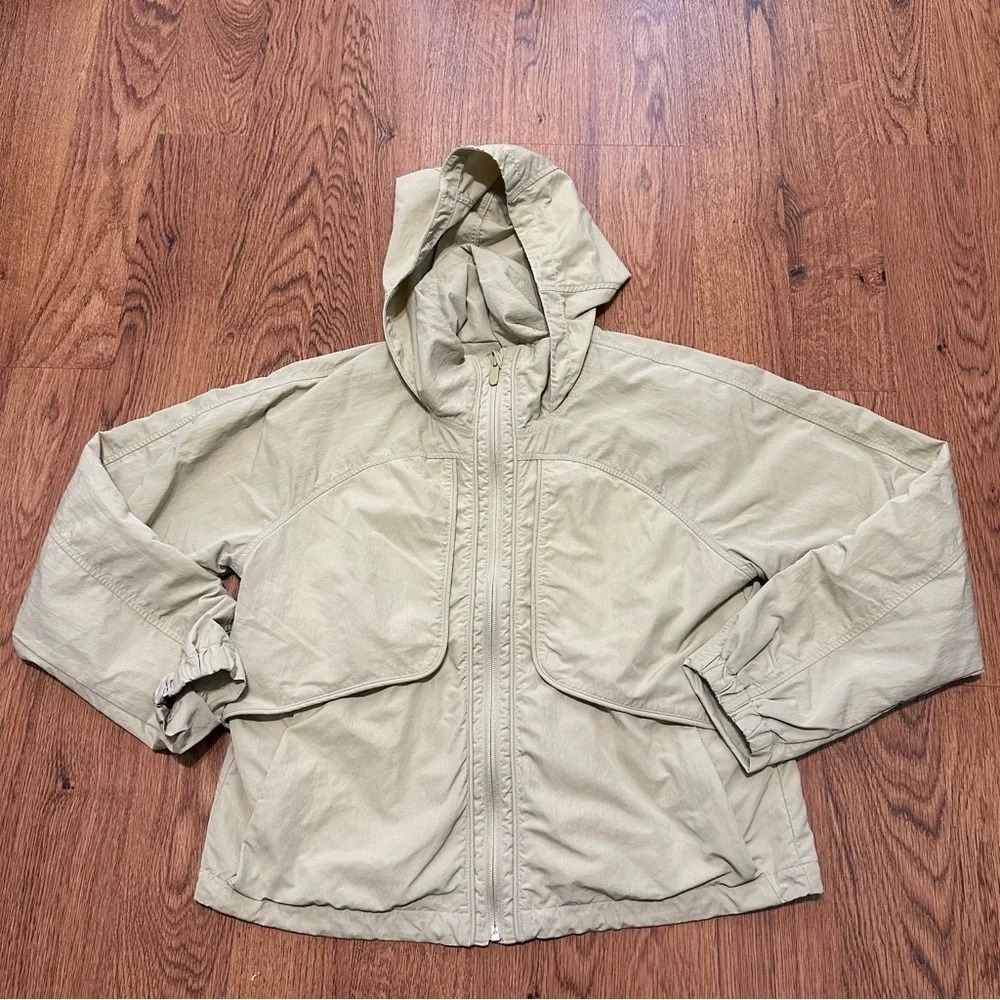 Lululemon Dew Green Always Effortless long Sleeve jacket size 6 windproof